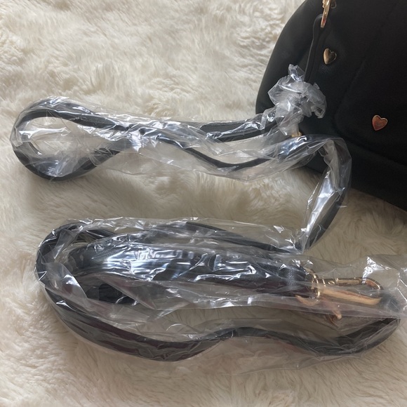 SKINNYDIP LONDON Leo Puffy Mini Tote Handle/Crossbody. Black w/gold ❤️ studs NWT - Picture 8 of 11